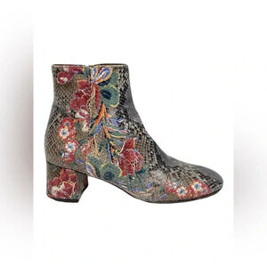 ✨AGL‎ Italian Leather Block Heel Boots Floral Snake Print Size 37.5/7.5✨